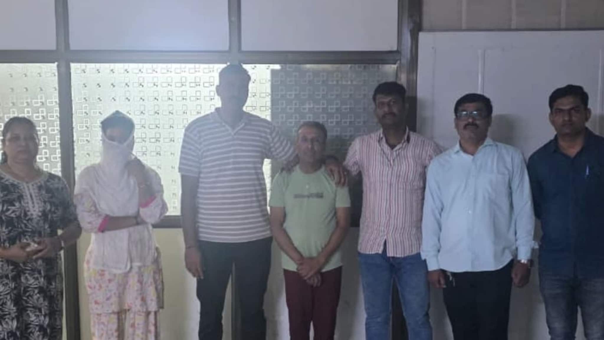 Navi Mumbai: 70 वर्षांच्या नराधमाने 10 वर्षांच्या चिमुरडीचे लचके तोडले, आईनेच लेकीला फ्लॅटवर पाठवलं!