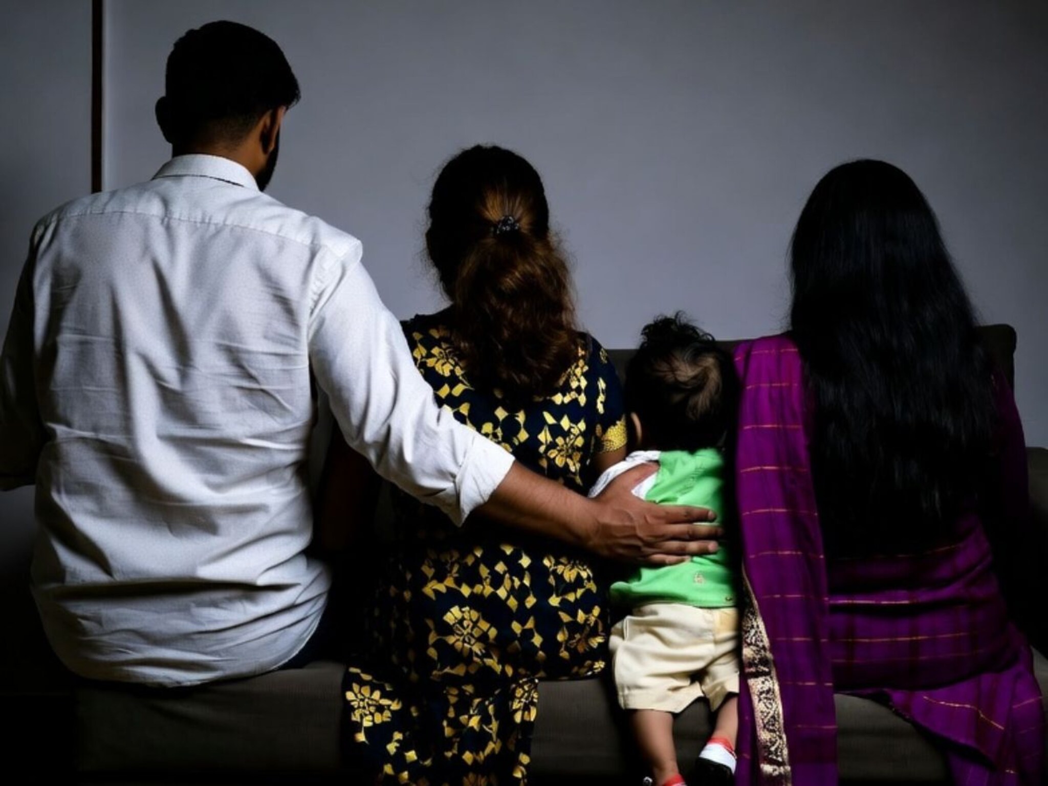 ऐन दिवाळीत 3 दिवस दरवाजा बंद, नवी मुंबईत एकाच कुंटुबातील 5 जण आढळले भयावह अवस्थेत, राज्याला हादरवणारी घटना!