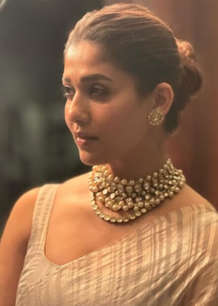  अभिनेत्री एका चित्रपटासाठी 10 ते 12 कोटी रुपयांचं मानधन घेते. नयनताराच्या नावावर आतापर्यंत एकूण चार रेकॉर्ड आहेत.