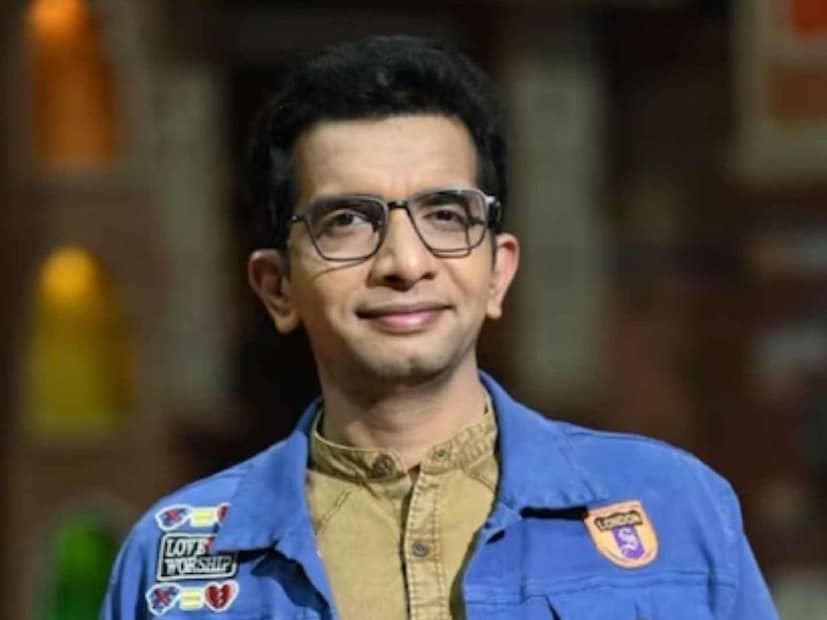  डॉ. निलेश साबळे यांनी 10 वर्ष झी मराठीवरील 'चला हवा येऊ द्या' या लोकप्रिय कार्यक्रमाच्या माध्यमातून प्रेक्षकांचं चांगलच मनोरंजन केलं. त्यानंतर कलर्स मराठीवरील 'हसताय ना? हसायलाच पाहिजे' या कार्यक्रमाच्या माध्यमातून त्याने प्रेक्षकांचं मनोरंजन करायला सुरुवात केली. पण लवकरच हा कार्यक्रम बंद पडला. त्यानंतर डॉ. निलेश साबळे स्टार प्रवाहवरील एका कार्यक्रमात एका दिवसापुरतं दिसून आला.