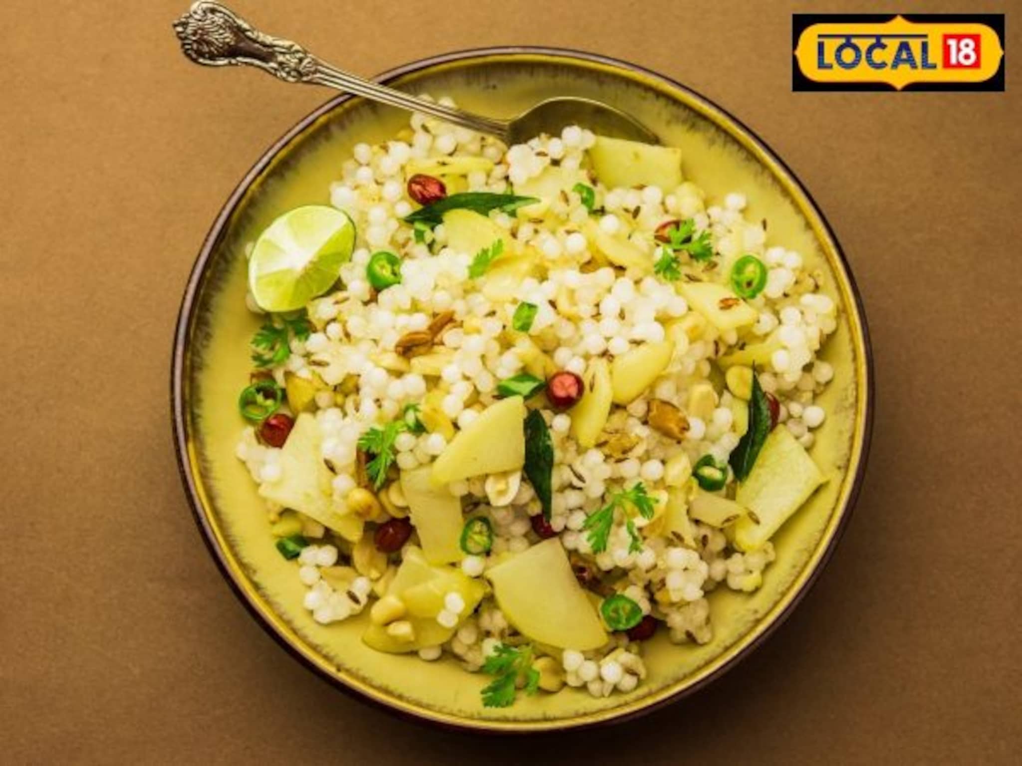 कार्तिकी  एकादशीला बनवा मोकळी, मऊ साबुदाणा खिचडी; चिकट होणार नाही! Recipe