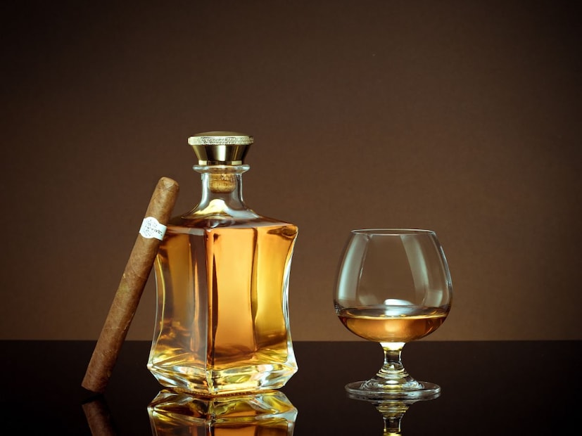 खरंतर Old Monk चा जालियन वाला हत्याकांडमधील भारतीयांचा हत्यारा जनरल डायर याच्याशी संबंध आहे. आता तुम्हाला यानंतर अनेक प्रश्न पडले असतील? चला याबद्दल सविस्तर जाणून घेऊ.