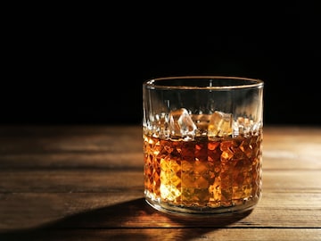 Old Monk आणि हजारो भारतीयांना मारणाऱ्या जनरल डायरचा काय संबंध? Old Monk आणि हजारो भारतीयांना मारणाऱ्या जनरल डायरचा काय संबंध?