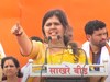 आधी कराडचे फोटो, मग धनुभाऊंचं भाषण, नंतर पंकजा मुंडे म्हणाल्या, "गुंड पाळू नका"