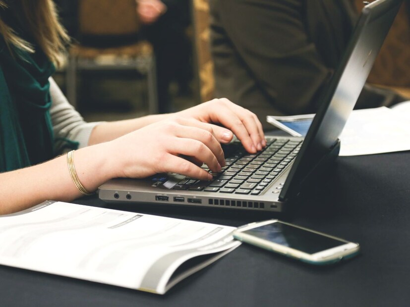 चिंता करू नका, खाली दिलेली काही सोप्या आणि सुरक्षित पद्धतींनी तुम्ही सहजपणे तुमच्या PDF फाइलमधून पासवर्ड काढू शकता.