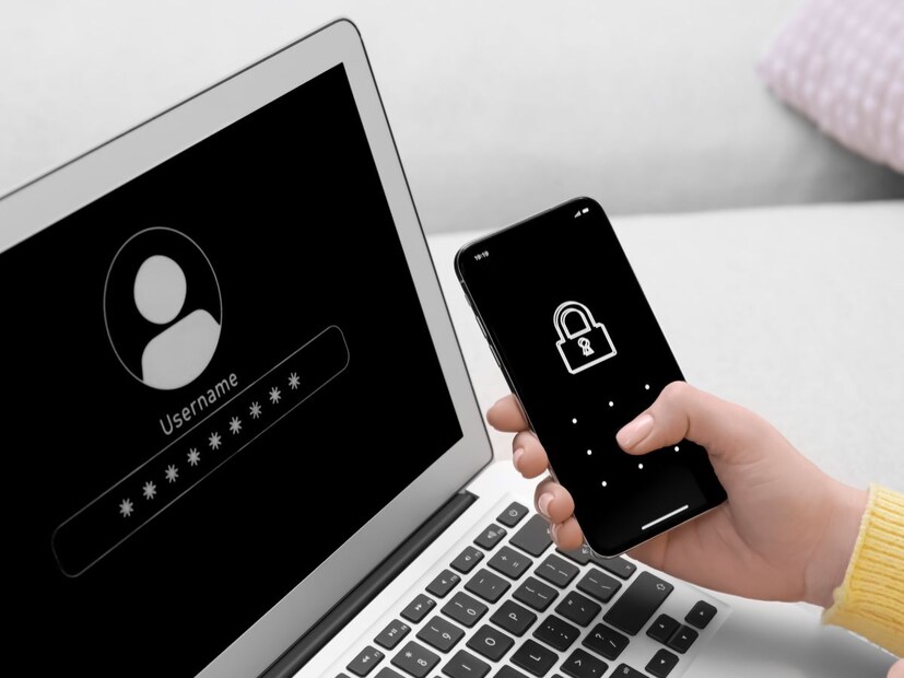 STEP  3: Adobe Acrobat Pro वापरा (ऑफलाइन पद्धत)जर तुम्हाला ऑनलाइन अपलोड नको असेल, तर Adobe Acrobat Pro सॉफ्टवेअरच्या मदतीने पासवर्ड काढता येतो.
PDF फाइल Adobe Acrobat Pro मध्ये उघडा.
वरच्या मेनूमधून File > Properties वर क्लिक करा.
Security टॅब निवडा.
“Security Method” मध्ये जाऊन ‘No Security’ निवडा.
नंतर फाइल सेव्ह करा.
आता ही फाइल पुन्हा उघडताना कोणताही पासवर्ड विचारला जाणार नाही.