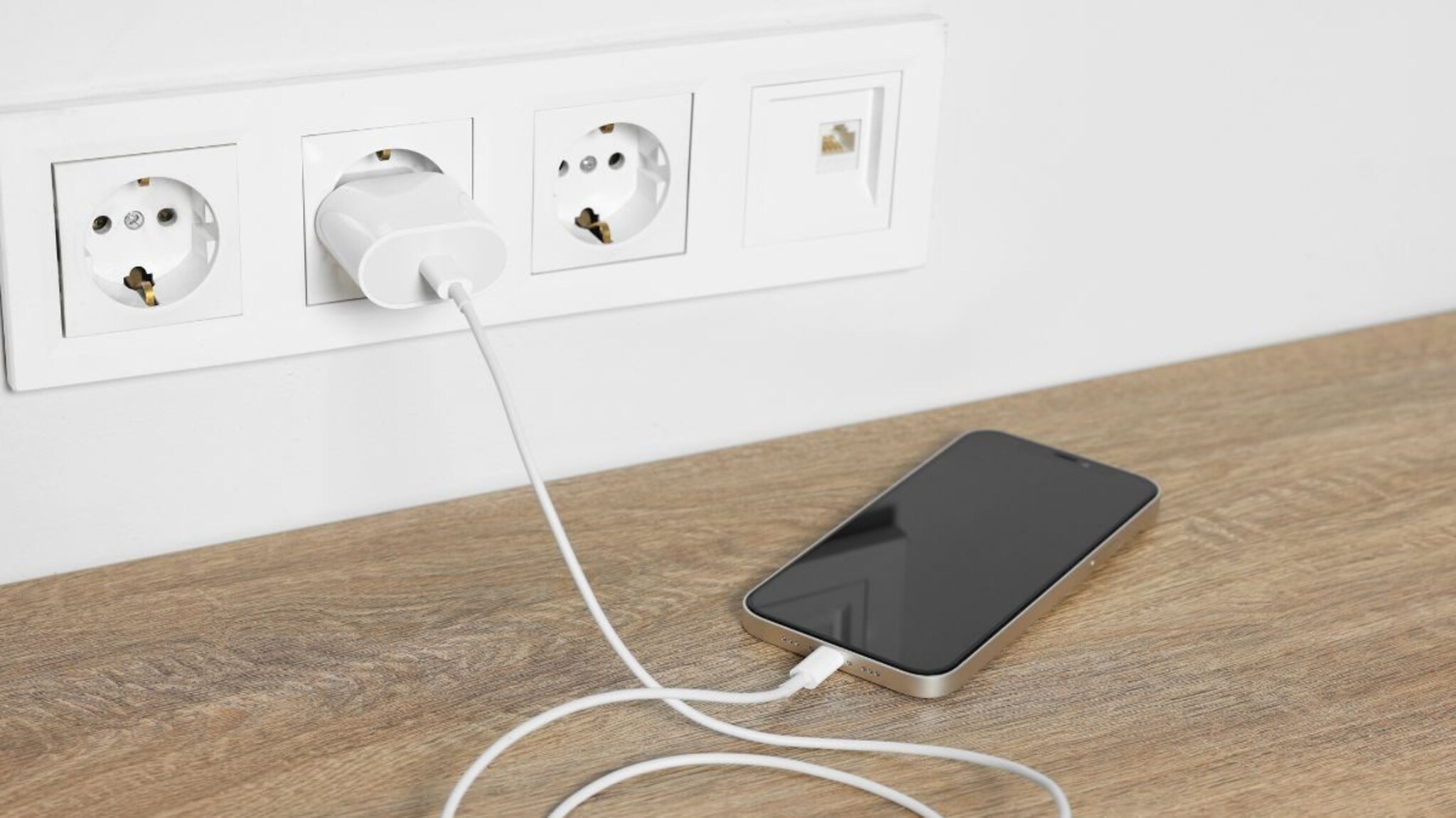 Fast Charging मुळे बॅटरी खरंच खराब होते? 90% लोकांना माहिती नाही सत्य