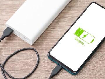चार्जिंगसाठी तुम्ही पण Power Bank वापरतात? मग सावधान 'या' चुकीमुळे होईल नुकसान