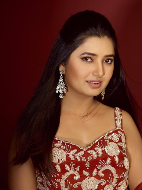 प्राजक्ताचं मालिकेत जरी लग्न झालेलं होतं तरी खऱ्या आयुष्यात मात्र प्राजक्ता सिंगल आहे. प्राजक्ता लग्न कधी करणार याकडे सर्वांचं लक्ष आहे. प्राजक्ता अनेकदा तिच्या लव्ह लाईफबद्दल बोलली आहे. तिच्या ब्रेकअपविषयीही तिनं सांगितलं होतं. 