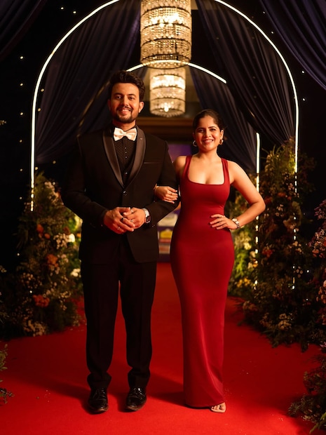 बिग बॉस मराठीच्या चौथ्या सीझनमधून प्रेक्षकांच्या भेटीला आलेले अमृता देशमुख आणि प्रसाद जवादे. दोघेही सध्या प्रेक्षकांची लाडकी जोडी.  बिग बॉस मराठीच्या चौथ्या सीझनमधून प्रेक्षकांच्या भेटीला आलेले अमृता देशमुख आणि प्रसाद जवादे. दोघेही सध्या प्रेक्षकांची लाडकी जोडी.