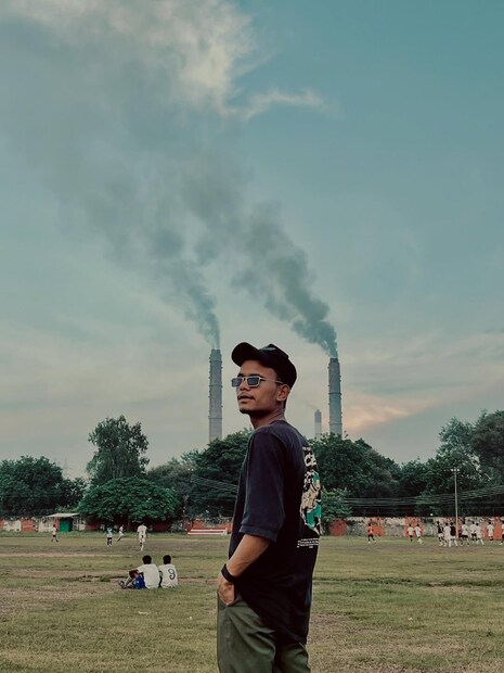 प्रियांशू चोरी करायचा. चोरीच्या पैशांतून नशा करायचे. त्याचे वडील रोजंदारी मजूर असून त्याला तीन मोठ्या बहिणी आहेत. 