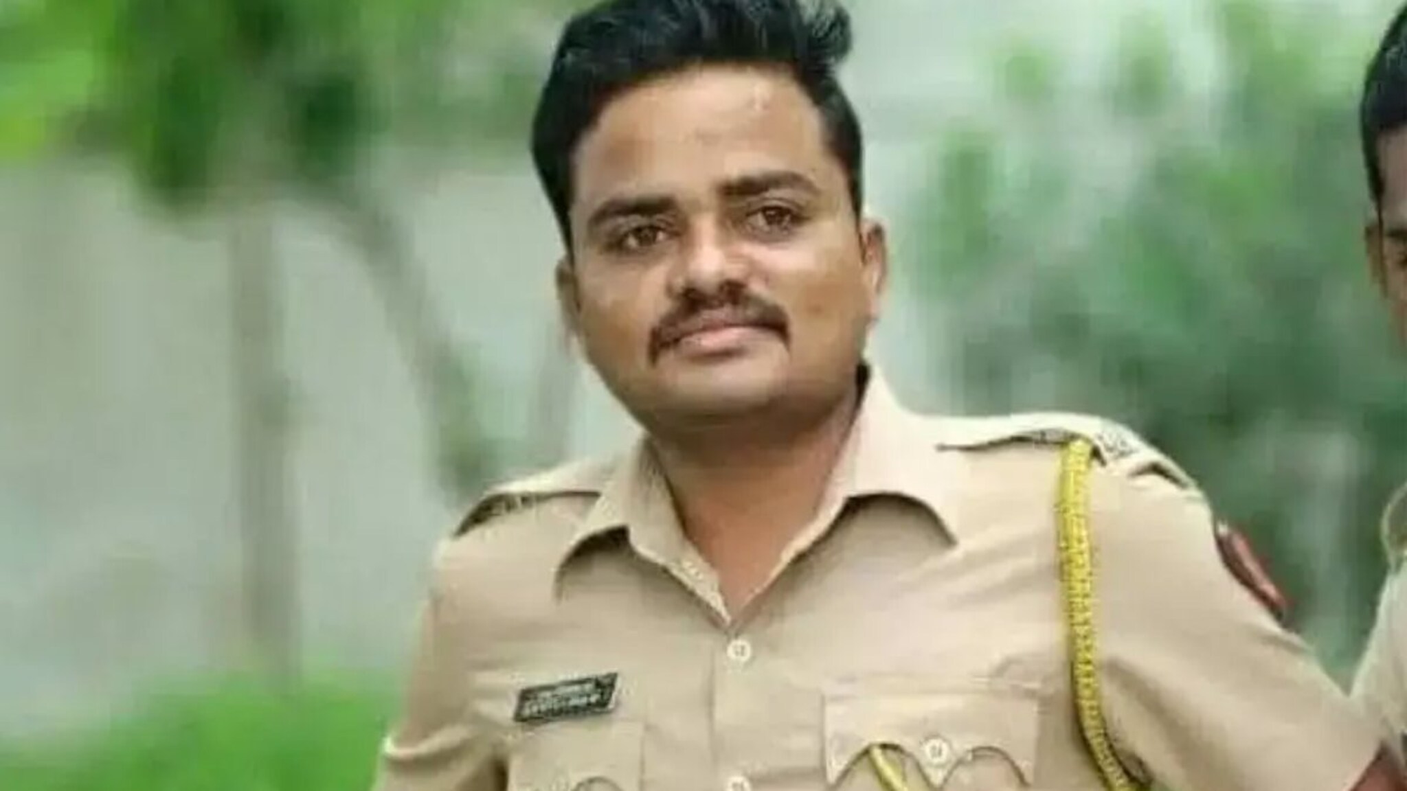 VIDEO : महिला डॉक्टर आत्महत्या प्रकरण: PSI गोपाल बदणे स्वत:हून फलटण पोलीस ठाण्यात हजर