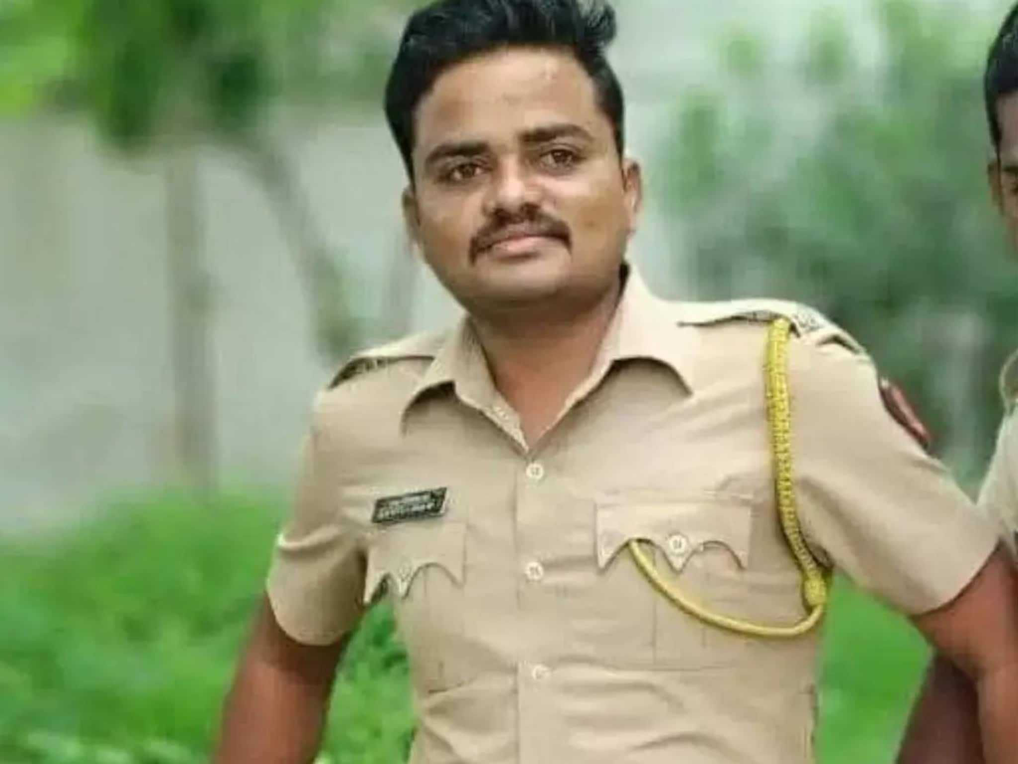 VIDEO : महिला डॉक्टर आत्महत्या प्रकरण: PSI गोपाल बदणे स्वत:हून फलटण पोलीस ठाण्यात हजर