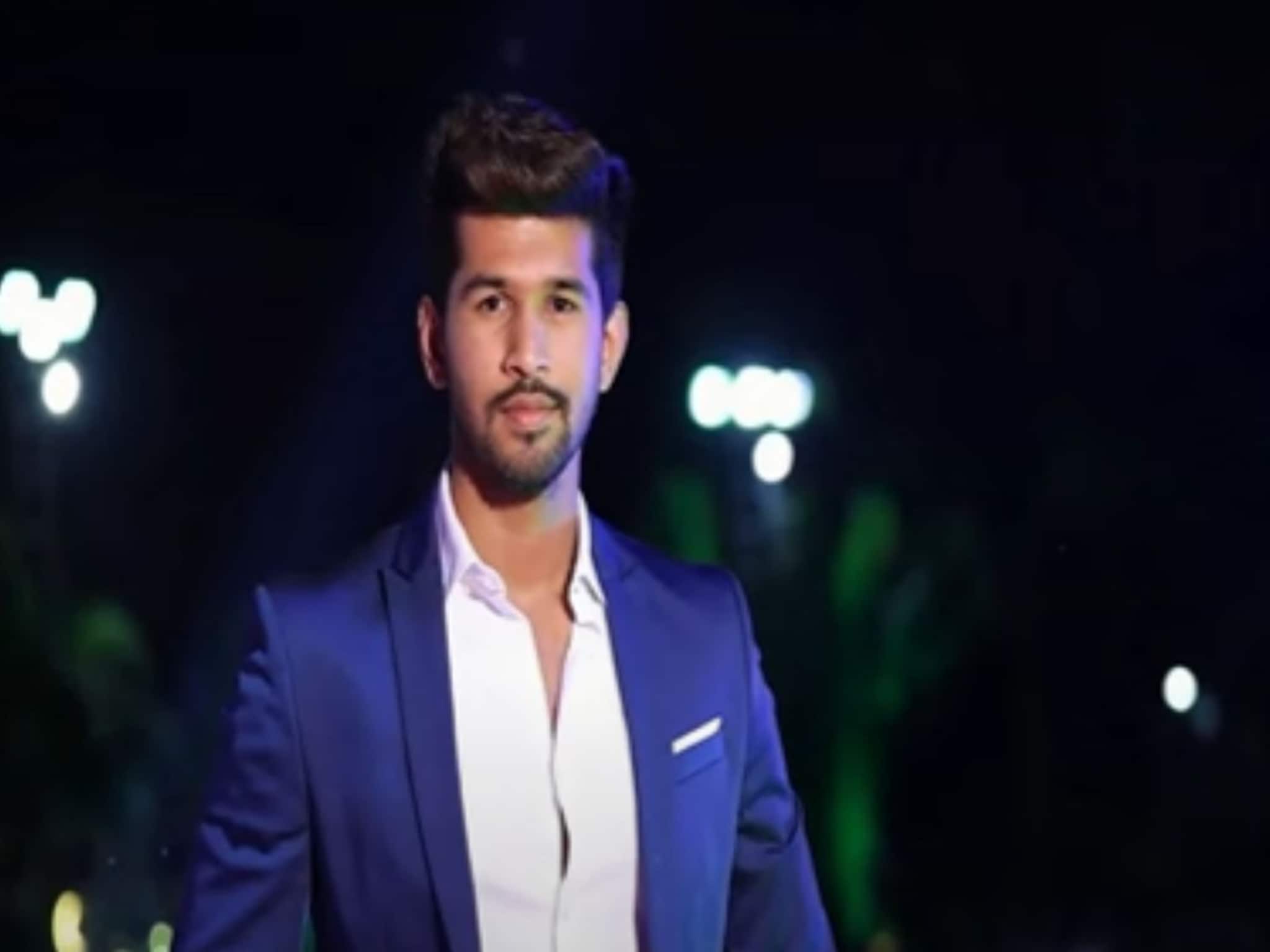 पुण्यात तडीपार गुंडांकडून रक्तरंजित राडा, 5 जणांकडून तरुणावर सपासप वार, कारण समोर