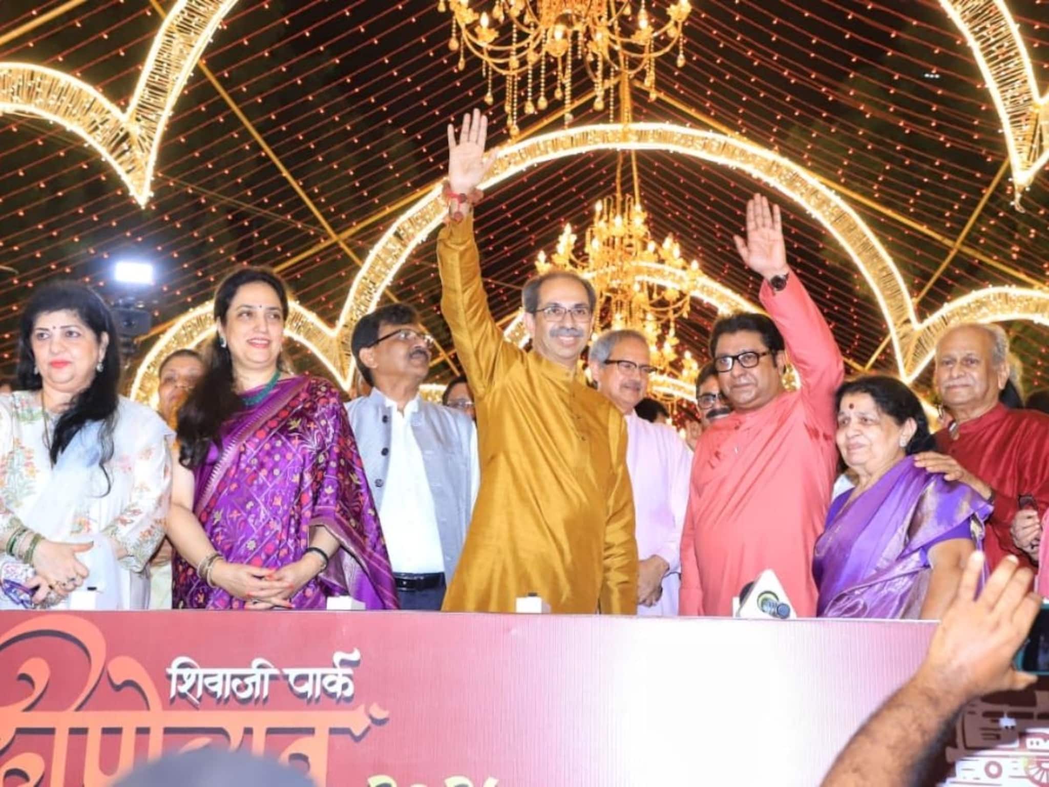 फॅमिलीपेक्षा..,मनसेच्या दीपोत्सवामधला हाच तो व्हिडीओ, प्रत्येक जण भारावला VIDEO