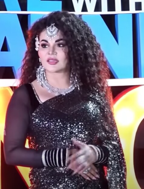  राखी पुढे म्हणाली,"मी तान्या मित्तलपेक्षा जास्त श्रीमंत आहे. बुर्ज खलिफामध्ये माझे 4-5 फ्लॅट आहेत. अनेक व्हिला आहेत".