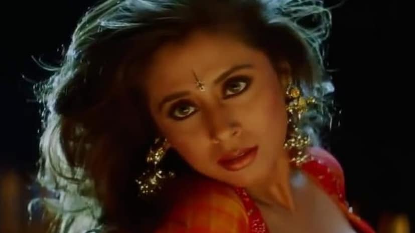 मुंबई: ९० च्या दशकातील ज्या रोमँटिक म्युझिकल थ्रिलर सिनेमाने आपल्या बोल्ड सीन्स आणि सुपरहिट गाण्यांनी बॉक्स ऑफिसवर धुमाकूळ घातला होता, तो चित्रपट तब्बल ३० वर्षांनंतर पुन्हा एकदा चर्चेत आला आहे. मुंबई: ९० च्या दशकातील ज्या रोमँटिक म्युझिकल थ्रिलर सिनेमाने आपल्या बोल्ड सीन्स आणि सुपरहिट गाण्यांनी बॉक्स ऑफिसवर धुमाकूळ घातला होता, तो चित्रपट तब्बल ३० वर्षांनंतर पुन्हा एकदा चर्चेत आला आहे.