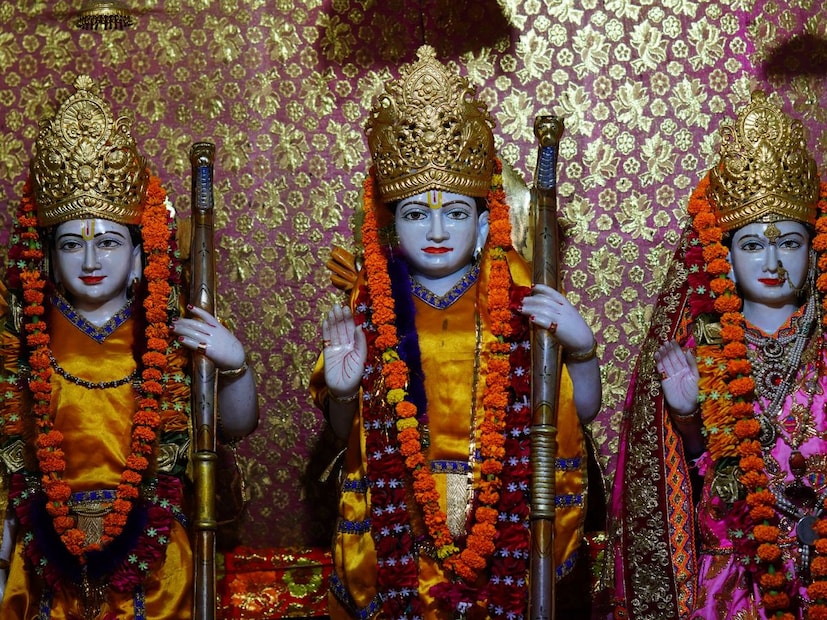 हा शाप ऐकून जय-विजय व्याकूळ झाले. ते भगवान विष्णूकडे गेले आणि त्यांनी क्षमा मागितली. त्यांनी विष्णूला हे देखील सांगितलं की आम्ही आमच्या कर्तव्याचं पालन केलं, त्यामुळे आम्हाला माफी मिळावी. त्यावेळी भगवान विष्णूंनी सांगितलं, “तुम्हाला पृथ्वीवर तीन जन्म घ्यावे लागतील. पण त्या प्रत्येक जन्मात माझ्याशी तुमचं युद्ध होईल आणि तुम्हाला माझ्या हातून पराभूत व्हावं लागेल.” त्यावेळी भगवान विष्णूकडून आपल्याला मृत्यू प्राप्त होईल हे ऐकल्यावर आपलं आयुष्य धन्य झालं असं जय-विजय यांनी मान्य केलं आणि हसत हसत तो श्राप स्वीकारला.