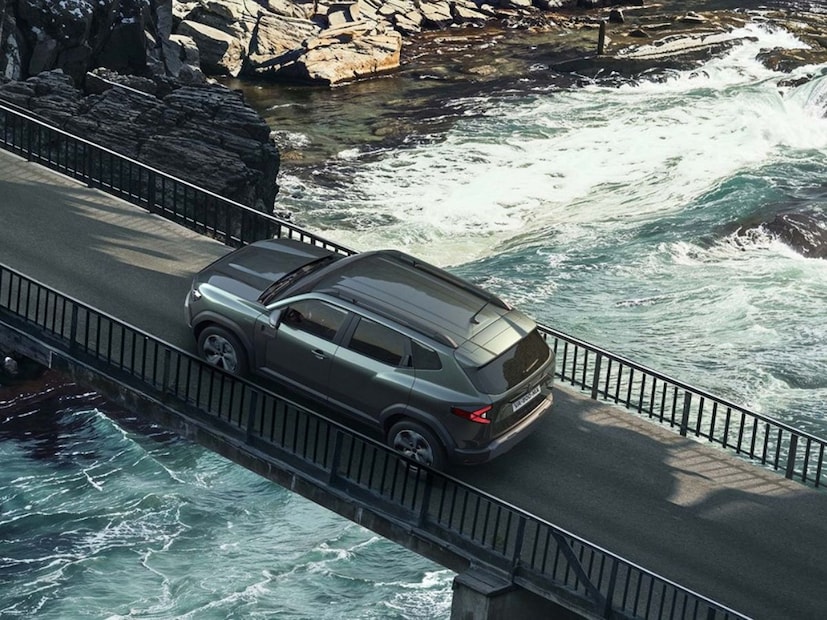 ज्यात Hyundai Creta, Maruti Grand Vitara, Mahindra Scorpio-N, Tata Curvv, Kia Seltos आणि Honda Elevate सारख्या गाड्यांची आपली जागा बनवली आहे.  अशा परिस्थितीत Renault Duster कसं कमबॅक करणार हे पाहण्याचं ठरणार आहे.  