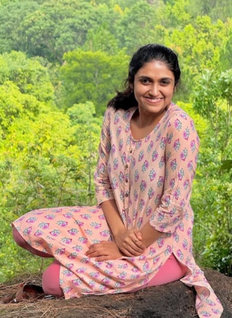  रिंकू राजगुरू म्हणाली,"मी टिपिकल बाईसारखी आहे. माझी देवपूजा मी करते आणि माझा स्वयंपाकदेखील मी करते.
