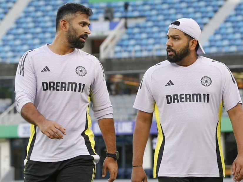 रोहित सोबत मैदानावर आणखी एक जण होता तो म्हणजे अभिषेक नायर. अभिषेक नायर रोहित सोबत त्याच्या कठीण काळापासून आहे.  