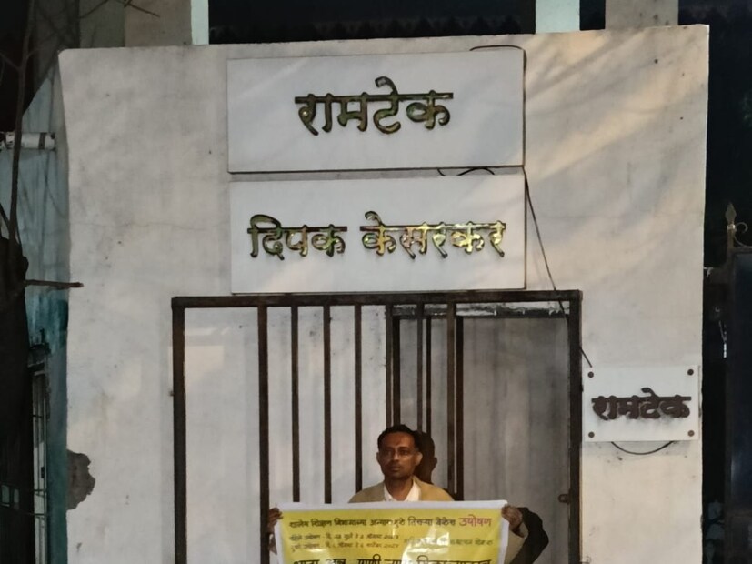 रोहित आर्याने स्वच्छता मॉनिटर नावाची मोहिम राबवली होती. त्यावेळी या योजनेलाा १ कोटी रुपये निधी सरकारने मंजूर करण्यात आला होता. 