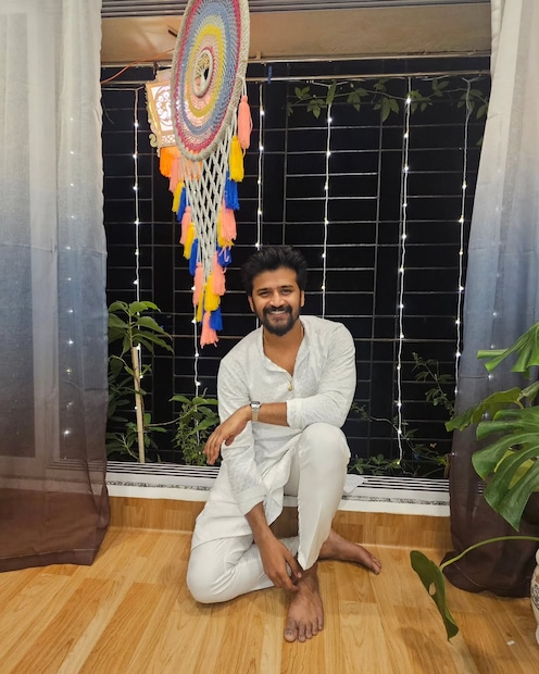 दरम्यान सौरभने दिवाळी धनत्रयोदशीच्या शुभेच्छा दिल्या. त्यातही तो एकटाच दिसत होता. त्यावरही चाहत्यांनी योगिता कुठे आहे अशा कमेंट केल्या होत्या. 