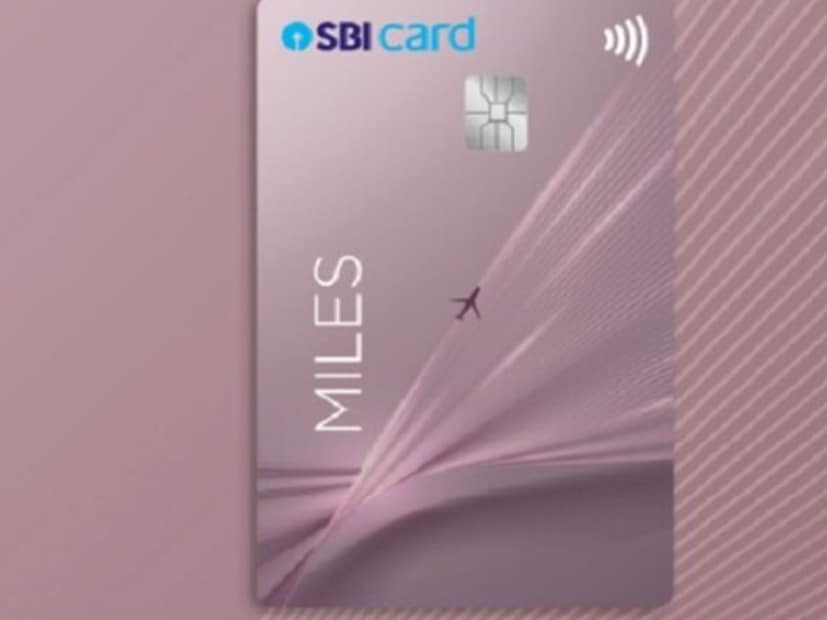 SBI कार्ड्स माइल्स एलिट : हे कार्ड 5000 ट्रॅव्हल क्रेडिट्सच्या साइन-अप बक्षीससह येते. खर्च केलेल्या प्रत्येक 200 रुपयेवर 6 ट्रॅव्हल क्रेडिट्स मिळतात, जे एअर माइल्स, हॉटेल पॉइंट्स किंवा डायरेक्ट बुकिंगमध्ये रूपांतरित केले जाऊ शकतात.