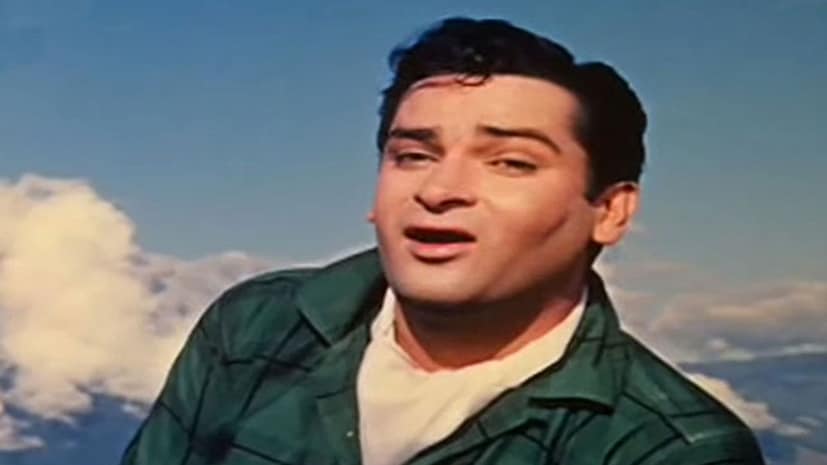  शम्मी कपूरला दारू आणि सिगरेटचं अतोनात वेड होतं. तो रोज दारू प्यायचा आणि एकही रात्र दारूशिवाय जायचा नाही. पडद्यावर जसा तो हसतमुख आणि मजा-मस्ती करताना दिसायचा, तसाच खऱ्या आयुष्यात तुसडा आणि हट्टी मानला जायचा. पण त्याच्या आयुष्यात एक असं वळण आलं ज्याने त्याला पूर्णपणे बदलून टाकलं. योगी हैडाखान बाबा यांच्या संपर्कात आल्यांनंतर शम्मी कपूरचं आयुष्य पूर्णपणे बदललं.