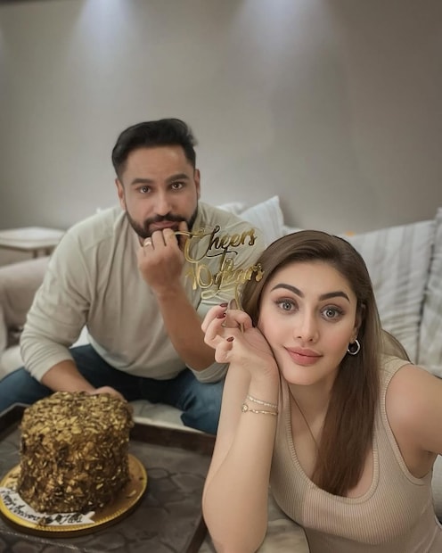 पराग त्यागीनं सांगितलं, शेफालीच्या निधनानंतर साधारण एक महिना उलटल्यानंतर तो एका रात्री घरी एकटा होता. भिंतीवर टांगलेल्या तिच्या फोटोकडे पाहत तो रडत होता.