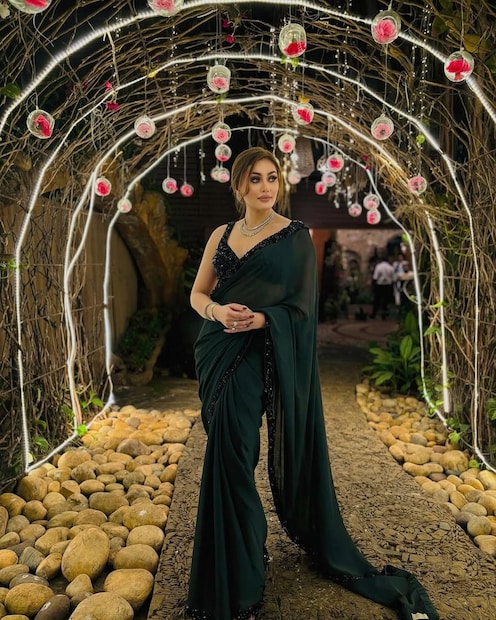 इंडस्ट्रीत असे अनेक कलाकार आहेत ज्यांच्या जाण्याने इंडस्ट्री हळहळली. त्यांच्या जाण्याचं निर्माण झालेली पोकळी कधीच न भरून निघणारी आहे. अशीच एक अभिनेत्री म्हणजे शेफाली जरीवाला.