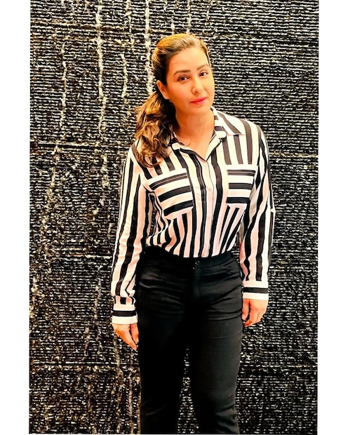 दरम्यान निर्मात्याशी झालेल्या भांडणानंतर शिल्पाने एका रात्रीत भाभीजी घरपर है ही मालिका सोडली होती. 