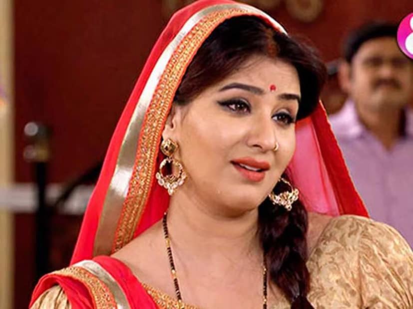 हिंदी टेलिव्हिजनची प्रसिद्ध मालिका भाभीजी घरपर है या मालिकेत ती दिसणार आहे. मालिकेत ती अंगूरी भाभीची भूमिका साकारणार आहे. 