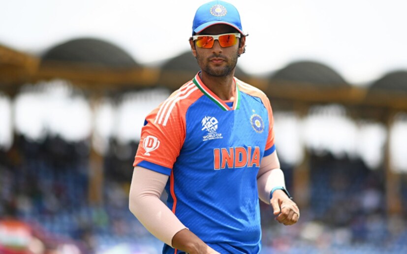 आयपीएलमध्ये सीएसकेकडून खेळणारा शिवम दुबे हा मुंबईकडून स्थानिक आणि प्रथम श्रेणी क्रिकेट खेळतो. मागच्या काही काळात मुंबईच्या खेळाडूंवर अन्याय केला जात आहे का? असा प्रश्नही चाहते विचारत आहेत.