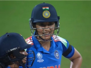 वाईड बॉलवर आऊट, स्मृती धक्क्यात, वर्ल्ड कप सेमी फायनलमध्ये थर्ड अंपायरच्या निर्णयाने वाद वाईड बॉलवर आऊट, स्मृती धक्क्यात, वर्ल्ड कप सेमी फायनलमध्ये थर्ड अंपायरच्या निर्णयाने वाद