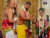 50 वर्षीय गायक, 16 वर्षांनी लहान गायिकेसोबत थाटला दुसरा संसार