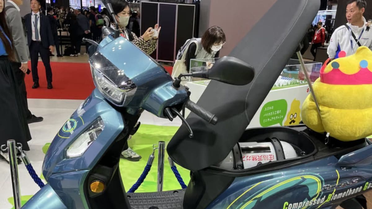 Suzuki ने टाकला बॉम्ब, आणली 175 किमी मायलेज देणारी Scooter, CBG वरही  धावणार! | ऑटो - News18 मराठी
