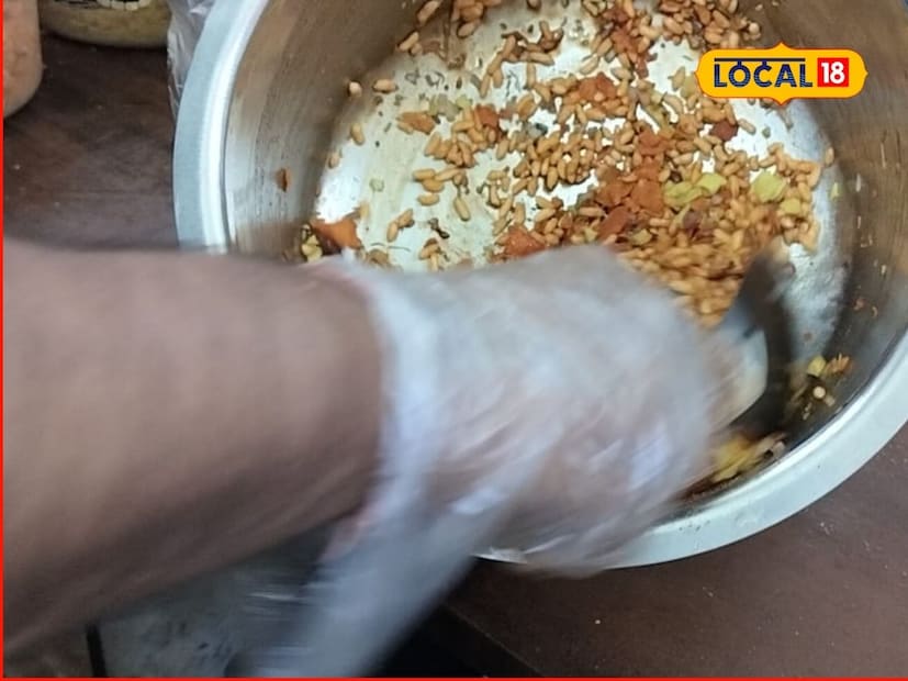  श्रीनाथ सांगतो, कोल्हापुरी भडंग ही साध्या मुरमुर्&#x200d;यांपेक्षा वेगळी असते. ती ज्वारीपासून बनवली जाते आणि तिच्यात मसाल्याचा झणझणीत तडका असतो. लोकांना ती खास कोल्हापुरी चव अनुभवायला मिळावी म्हणून सर्व साहित्य मी थेट कोल्हापूरहून मागवतो. या भडंग भेळीचे सात प्रकार उपलब्ध आहेत.