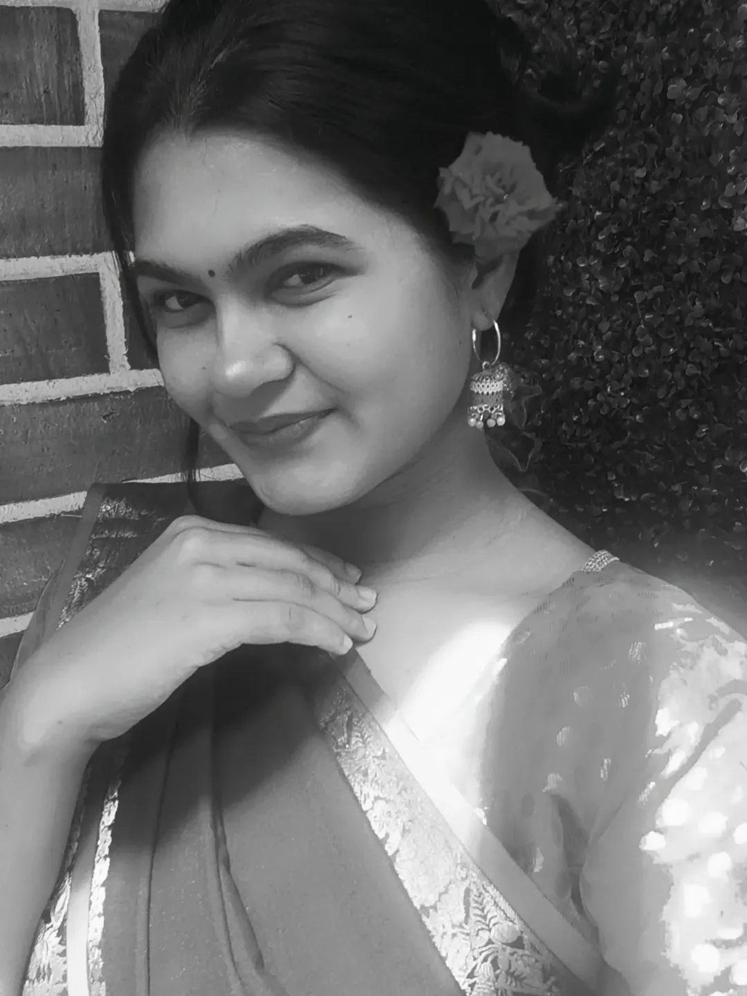 तानाजीची बायको प्रतीक्षा शेट्टी ही मॉडेलिंग करते. तिचा होममेड साबणाचा बिझनेस आहे. ती पुण्याची असून काही महिन्यांआधीच आई झाली आहे.