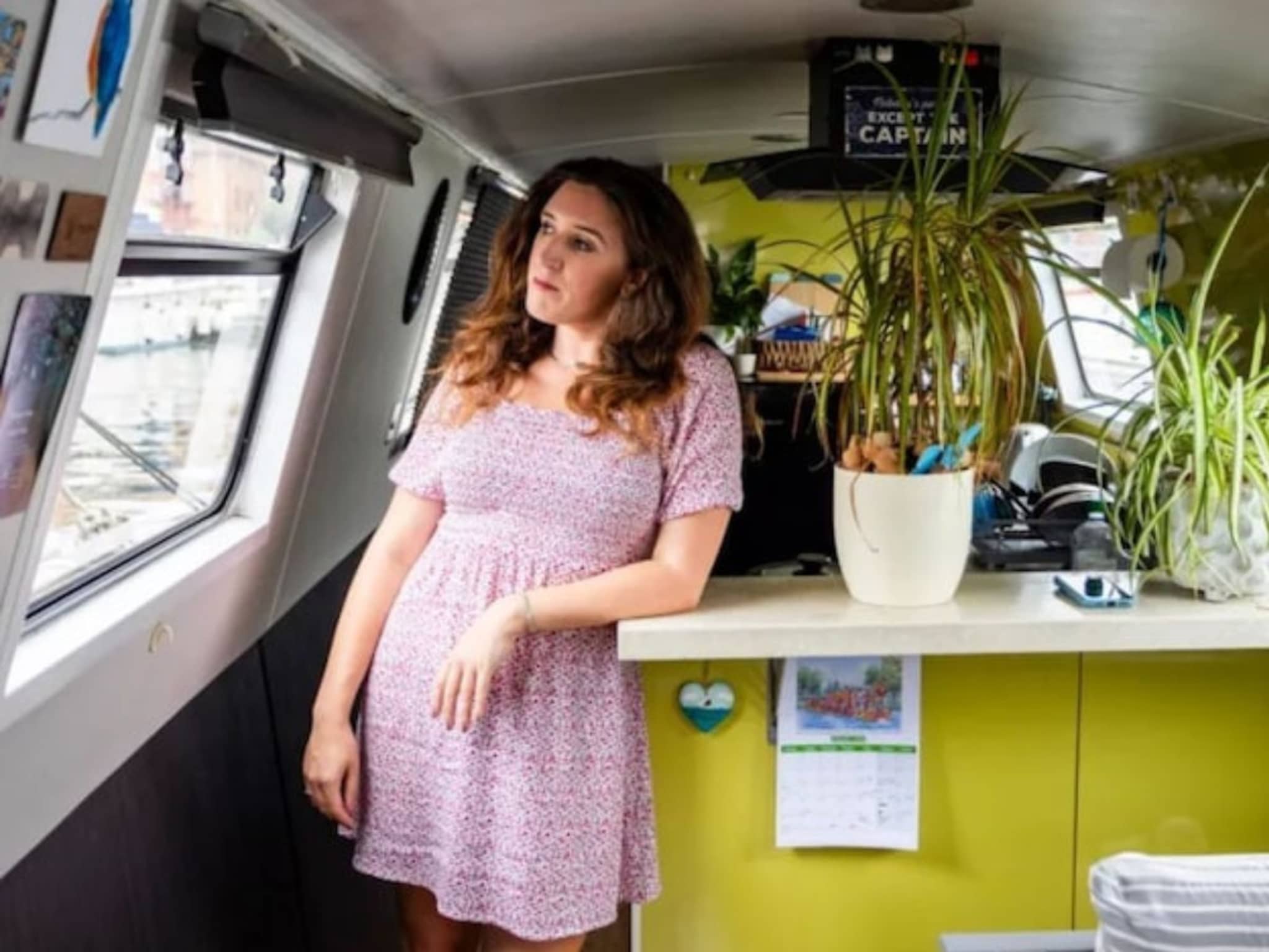 शिक्षिकेची नोकरी सोडून बनली 'शुगर बेबी', 65 जणांसोबत नातं, सांगितलं विवाहित पुरुषांचं धक्कादायक 'सत्य'!