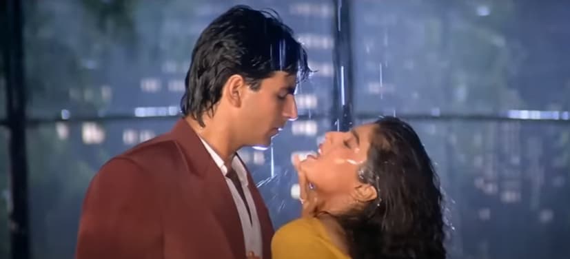  'टिप टिप बरसा पानी' हे गाणं 1994 साली रिलीज झालेल्या 'मोहरा' या ब्लॉकबस्टर चित्रपटातील आहे. या चित्रपटात अक्षय कुमार, सुनील शेट्टी, रवीना टंडन आणि नसीरुद्दीन शाह यांसारखे कलाकार होते.