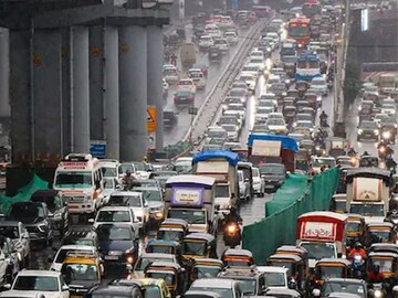 घोडबंदरच्या ट्रॅफिकमध्ये अडकला मराठी अभिनेता, संतापून लिहिली पोस्ट