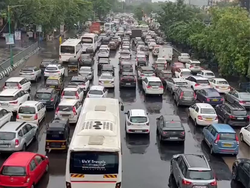  ठाणे घोडबंदर रोडवरील ट्रॅफिकबाबत अनेक कलाकारांनी संताप व्यक्त केला आहे.