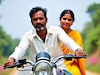 दुचाकीवर महिला एका बाजूलाच का बसतात? कारण तुम्हाला आश्चर्यचकीत करुन सोडेल