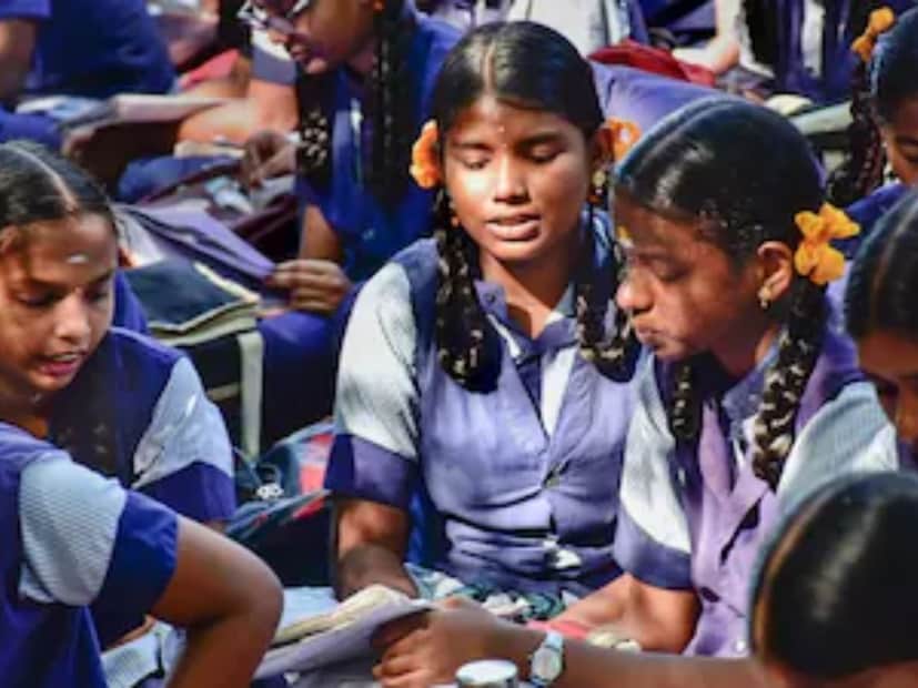  स्थानिक स्वराज्य संस्थेच्या निवडणुकींमुळे शालेय विद्यार्थ्यांना काही दिवसांच्या सुट्ट्या एन्जॉय करायला मिळण्याची शक्यता आहे. त्यामुळे राज्यातल्या सर्वच शाळा दिवाळीच्या सुट्टीनंतर काही दिवसांतच सुरू होण्याची शक्यता आहे. शैक्षणिक वर्षाच्या शेवटी 2 मे ते 13 जूनपर्यंत शाळांना उन्हाळा सुट्ट्या असतील. तत्पूर्वी, एप्रिलच्या दुसऱ्या आठवड्यापासून द्वितीय सत्र परीक्षा सुरू होतील.