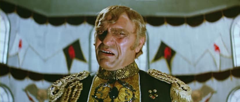  माधव यांनी सांगितले की त्या काळात इतका जड आणि भव्य कॉस्च्युम तयार करणे सोपे नव्हते. हा पोशाख तयार करण्यात सुमारे 25 हजार रुपये खर्च आला होता, जो 80 च्या दशकात मोठी रक्कम मानली जात होती. पण जेव्हा बोनी कपूर यांनी तो पोशाख पाहिला, तेव्हा ते इतके खुश झाले की त्यांनी स्वतःहून 10 हजार रुपये जास्त दिले. अशा प्रकारे माधव यांना एकूण 35 हजार रुपये मिळाले.