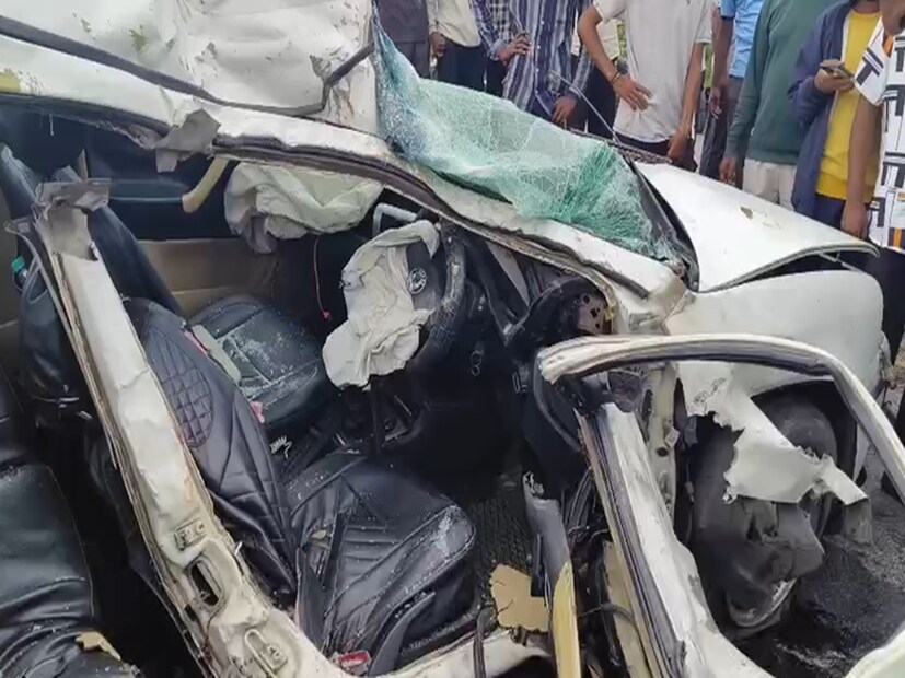 अपघातानंतर तातडीने मदतकार्य सुरू करण्यात आले. या दुर्घटनेत सुरुवातीला तीन महिलांचा जागीच मृत्यू झाल्याचे सांगण्यात आले होते. याशिवाय, कारमधील इतर दोन ते तीन प्रवासी गंभीर जखमी झाले आहेत. जखमींना तातडीने चंद्रपूर येथील रुग्णालयात उपचारासाठी हलविण्यात आले आहे, जिथे त्यांची प्रकृती चिंताजनक आहे.