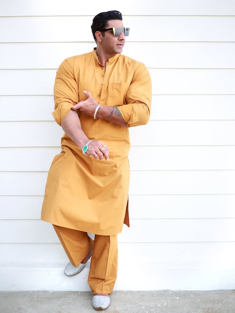 शाळेत शिकत असताना त्याने क्रिकेटर होण्याचं स्वप्न पाहिलं होतं. पण नशीबानं त्याला बॉडी बिल्डर बनवलं.  तो शाळेत असताना शाळेच्या टीममध्ये फास्ट बॉलर म्हणून खेळखला जात होता.  मात्र त्याच्या वडिलांनी त्यांना पोलिसात भरती होण्यासाठी अ&#x200d;ॅथलेटिक्सकडे वळवलं. नियतीने त्यांच्यासाठी वेगळी वाट निवडली आणि ते अखेर तो बॉडीबिल्डर बनला.
