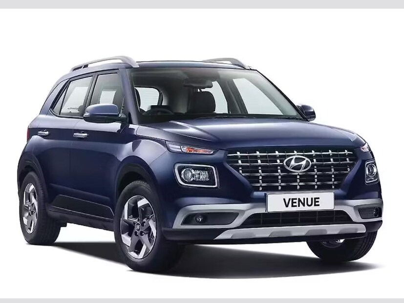 Hyundai Venue -  दक्षिण कोरियन कंपनी Hyundai ची Venue हे एक लोकप्रिय एसयूव्ही आहे. कंपनीने Hyundai Venue वर  50,000 रुपयांपर्यंत डिस्काउंट ऑफर दिली आहे.  Hyundai Venue ची किंमत 7.26 लाख (एक्स-शोरूम) पासून सुरू होते. Venue मध्ये पेट्रोल, टर्बो-पेट्रोल आणि डिझेल इंजिनचे पर्याय दिला आहेत. यात N Line व्हर्जन देखील आहे.  