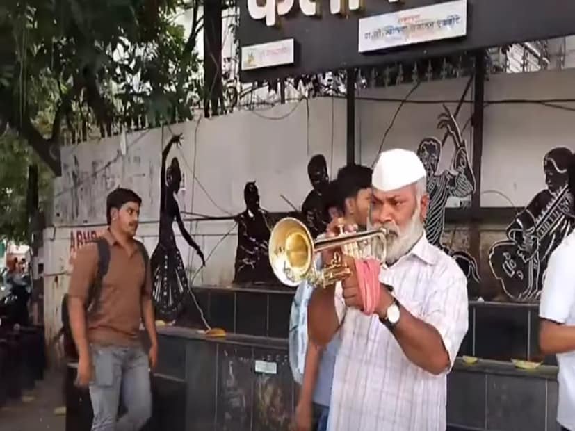 आजही वसंत पवार पुणे आणि मुंबईतील लग्नसमारंभ, वाढदिवस, धार्मिक कार्यक्रम इत्यादी ठिकाणी ट्रम्पेट वाजवतात. कार्यक्रम नसेल तर वारजे, गुडलक चौकाजवळच्या हॉटेलांसमोर बसून ट्रम्पेट वाजवतात. अंगातील कला पाहून कोल्हापूर येथील प्रशांत कुलकर्णी यांनी पवार यांना एक नवीन ट्रम्पेट भेट दिली. त्यामुळे त्यांचा उत्साह आणखी वाढला.